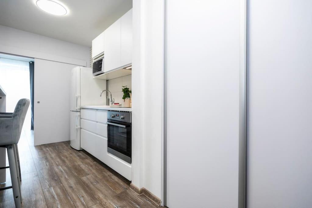 Alure Residences 1 & 24H Self Check-In, Free Parking In Front Of The Apartment Building, New Building, Terrace, Cafe With Breakfast In The Apartment Building, Next To The Aqua Park Besztercebánya Kültér fotó