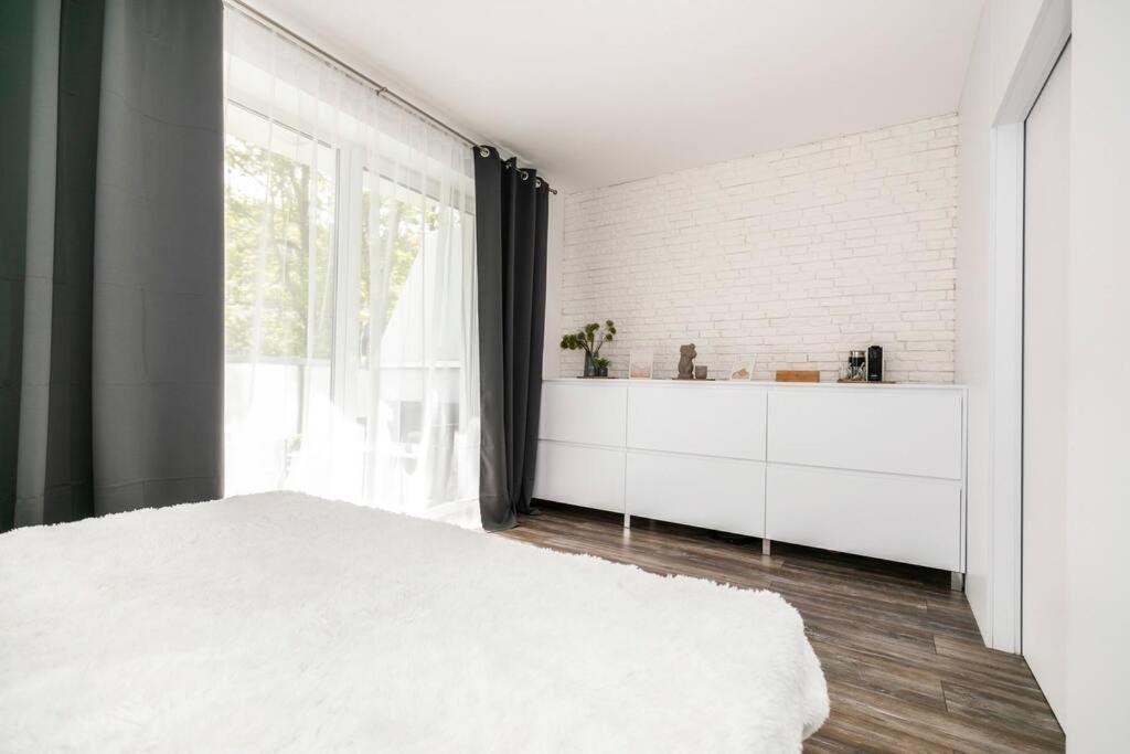Alure Residences 1 & 24H Self Check-In, Free Parking In Front Of The Apartment Building, New Building, Terrace, Cafe With Breakfast In The Apartment Building, Next To The Aqua Park Besztercebánya Kültér fotó
