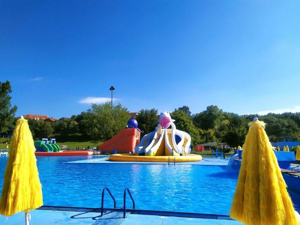 Alure Residences 1 & 24H Self Check-In, Free Parking In Front Of The Apartment Building, New Building, Terrace, Cafe With Breakfast In The Apartment Building, Next To The Aqua Park Besztercebánya Kültér fotó