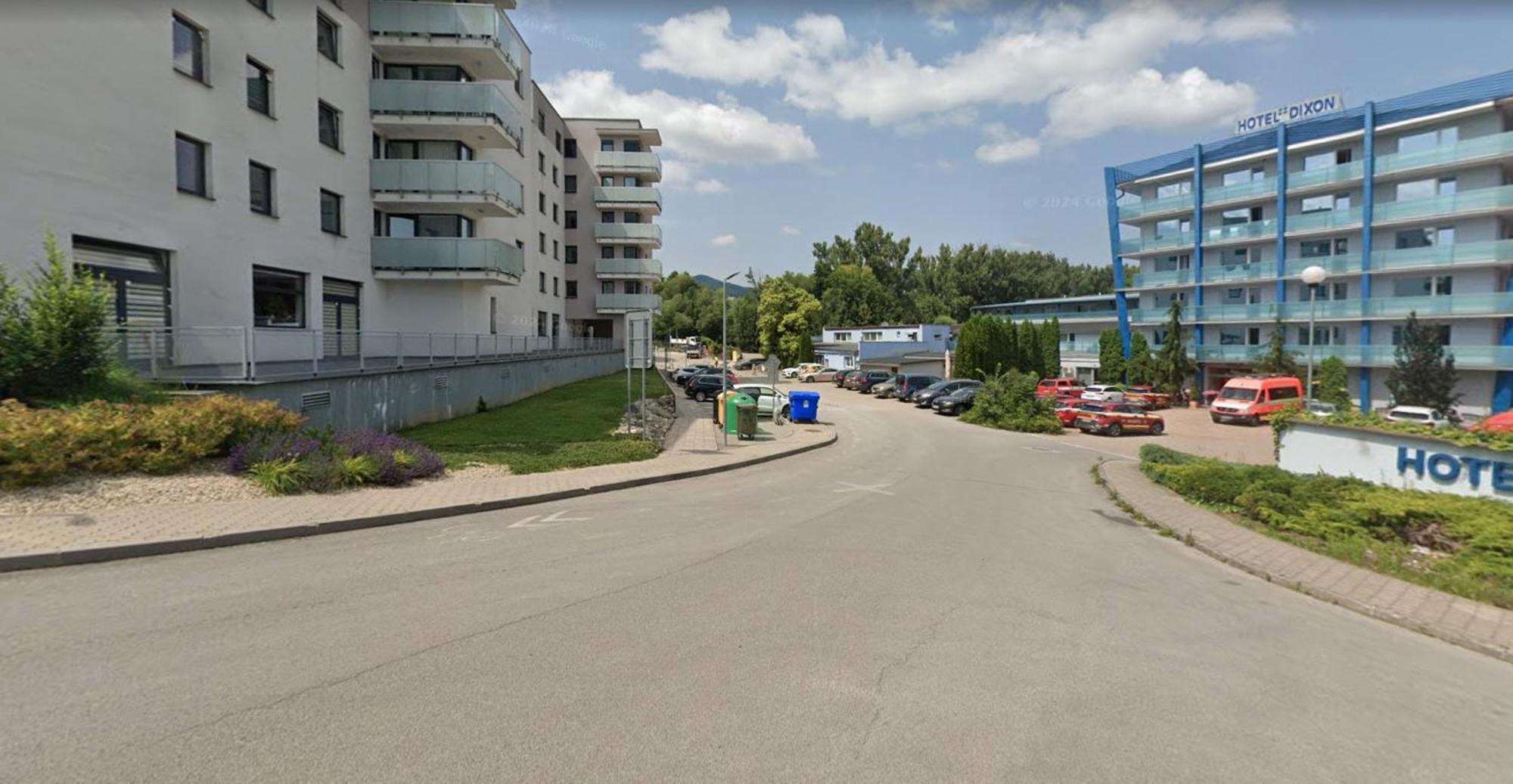 Alure Residences 1 & 24H Self Check-In, Free Parking In Front Of The Apartment Building, New Building, Terrace, Cafe With Breakfast In The Apartment Building, Next To The Aqua Park Besztercebánya Kültér fotó